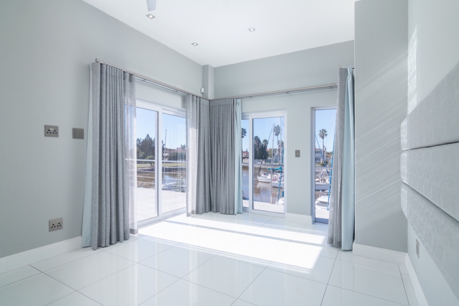 5 Bedroom Property for Sale in Laaiplek Western Cape